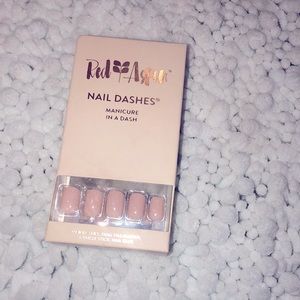 Red Aspen Nail Dash Winnies in White Sands